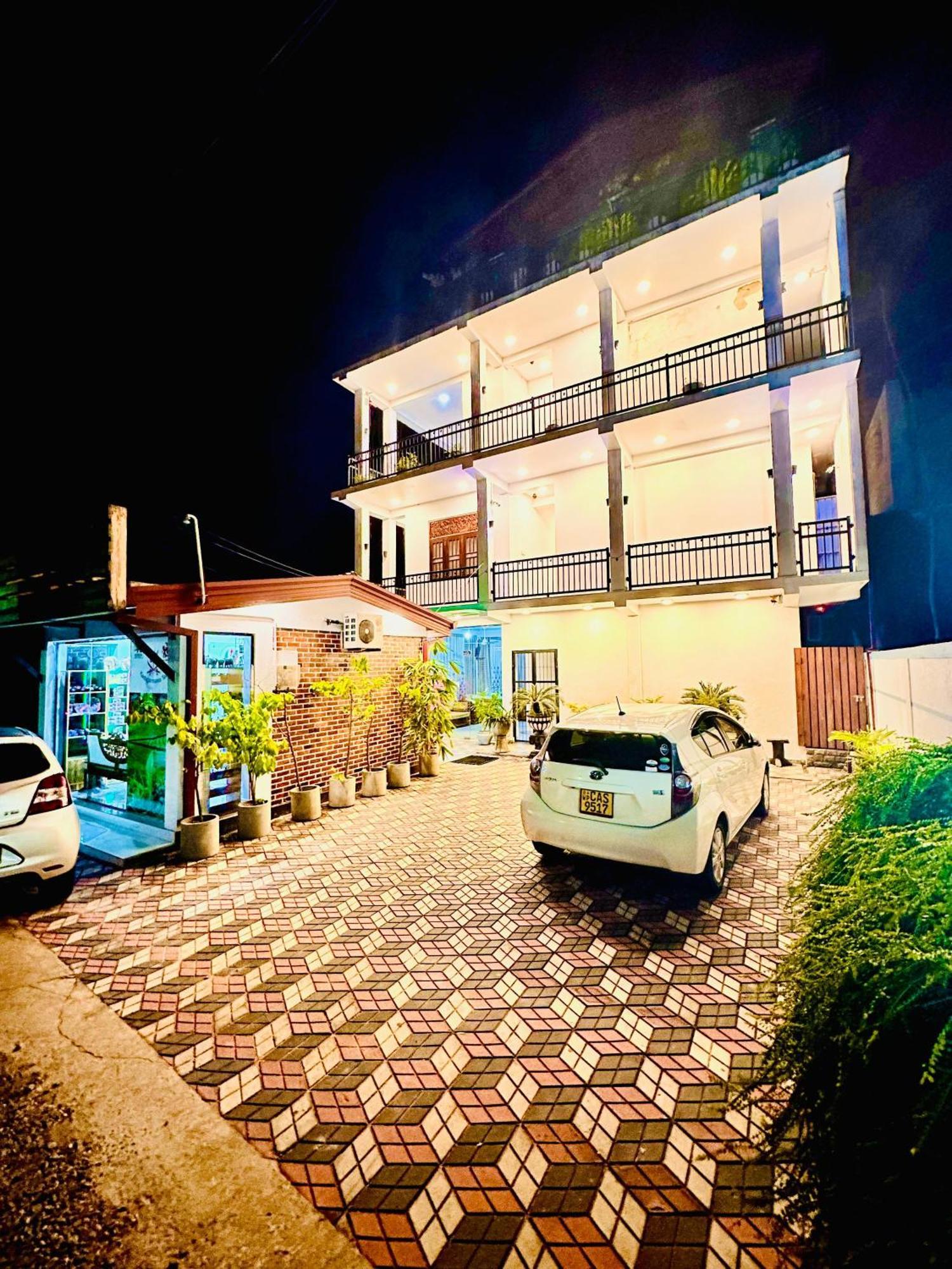 Otha Shy Airport Transit Hotel Katunayaka Екстериор снимка